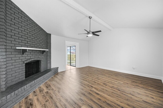 Foto del edificio - 4940 Watkins Dr