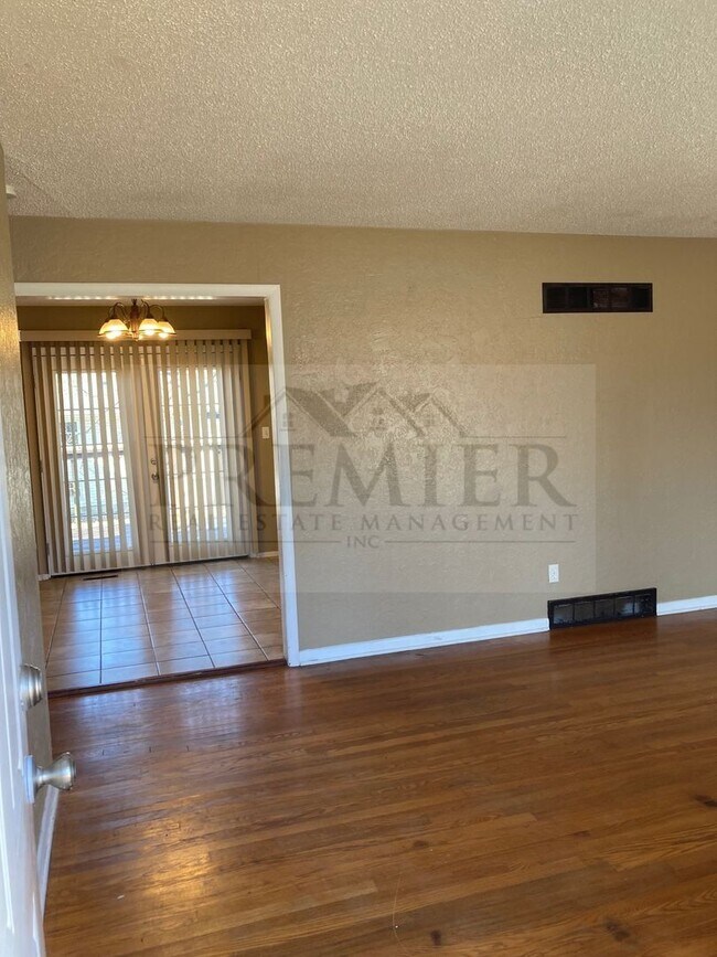 Foto del edificio - 7716 Crisp Ave