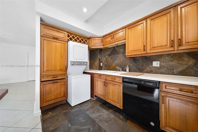 Foto del edificio - 7801 NE 4th Ct