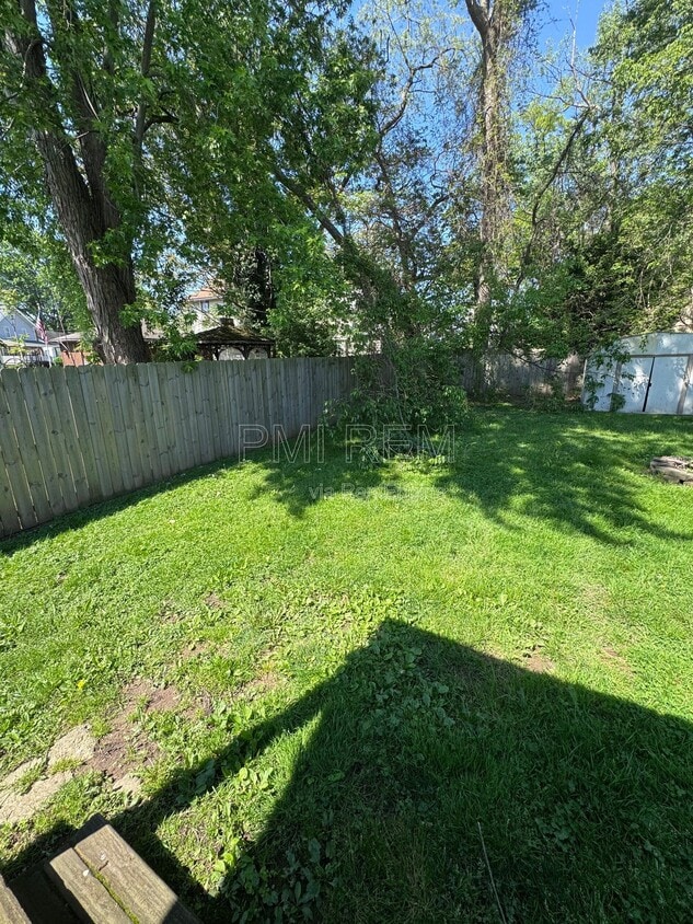 Building Photo - 2876 Hudson Dr