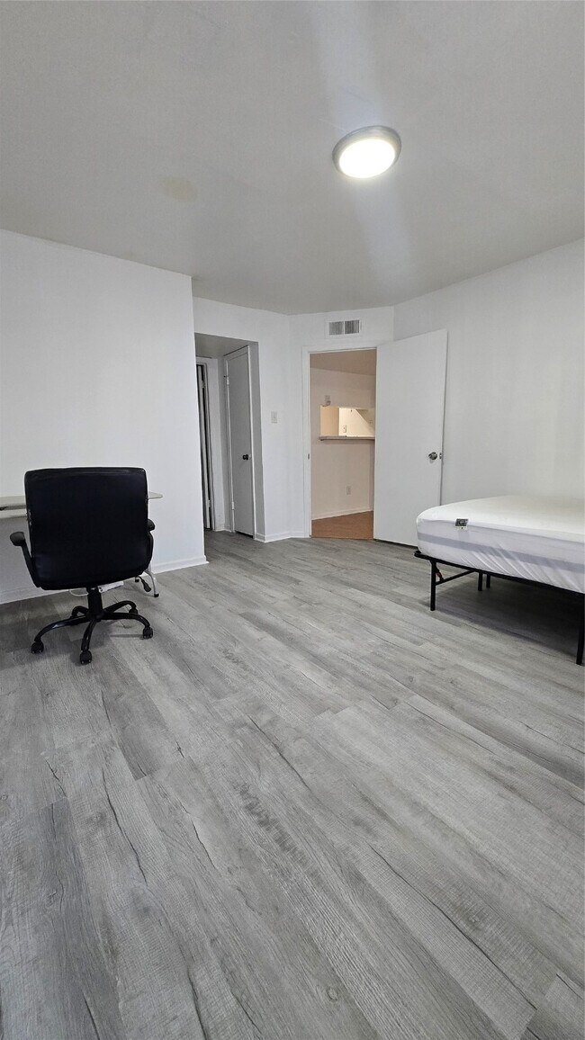 Foto del edificio - 8427 Hearth Dr