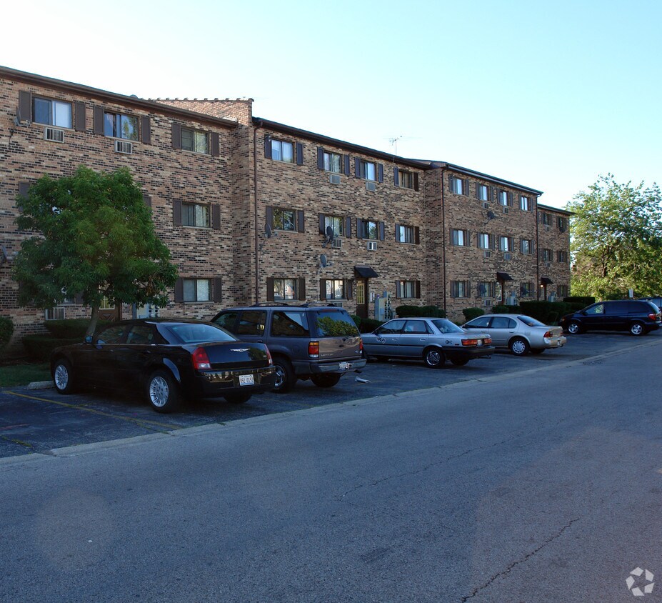 Building Photo - 1545 N Silver Ln
