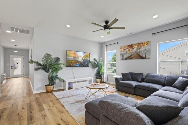 Building Photo - 8355 Fieldfare Way