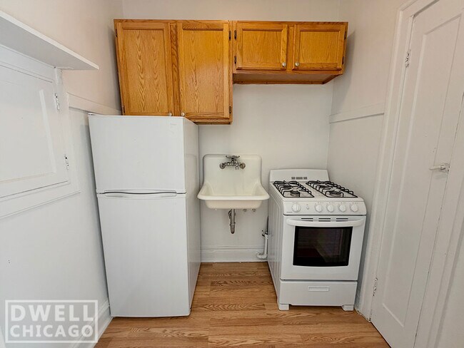 Foto del edificio - 2530 N Sawyer Ave