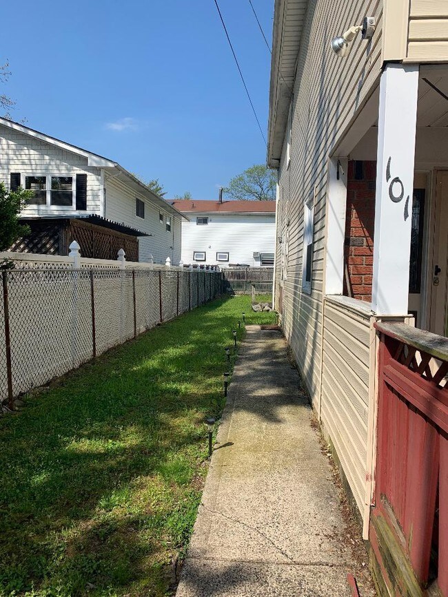 Building Photo - 101 Greaves Ave