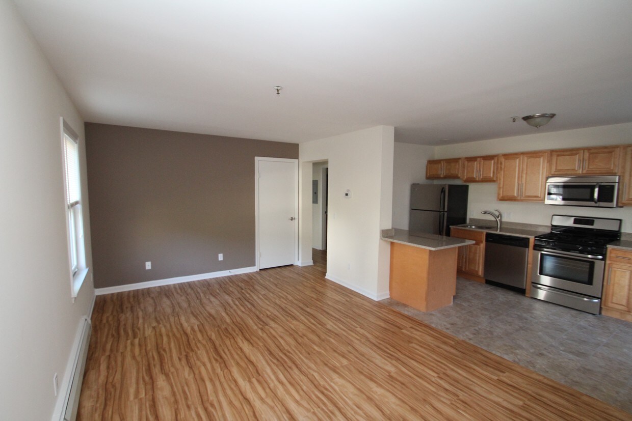 Primary Photo - 24 West Ave