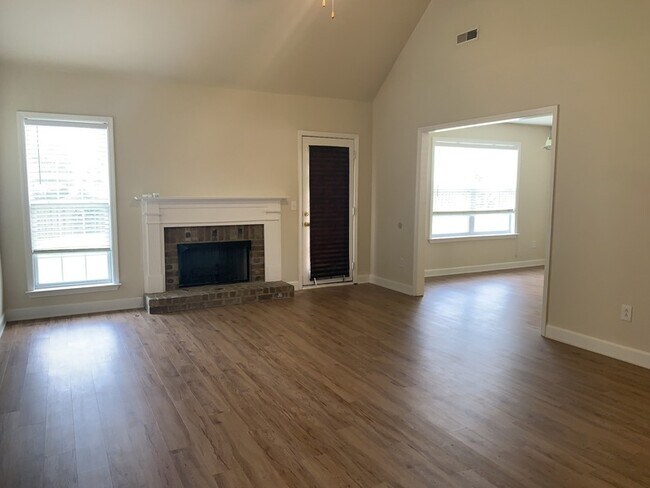 Building Photo - 1036 Persimmon Dr