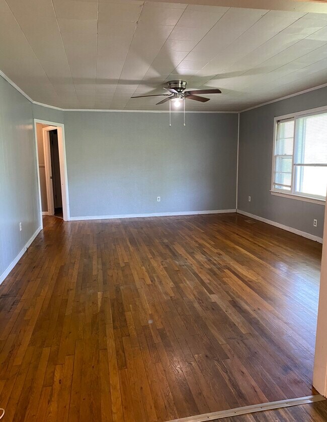 Foto del edificio - 1060 Johnnie Bud Ln