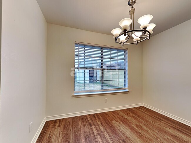 Foto del edificio - 1214 Shelby Dr