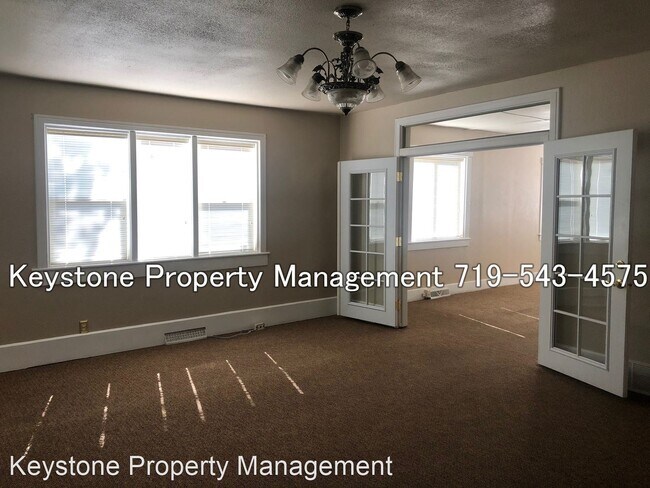 Foto del edificio - 4 br, 1.5 bath House - 418 W. 12th Street
