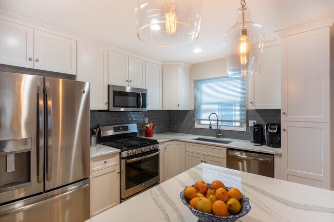 Eat In Kitchen - 73 Virginia Ave