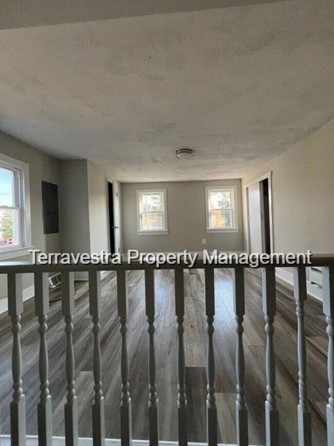 Building Photo - 122 E Mulberry St