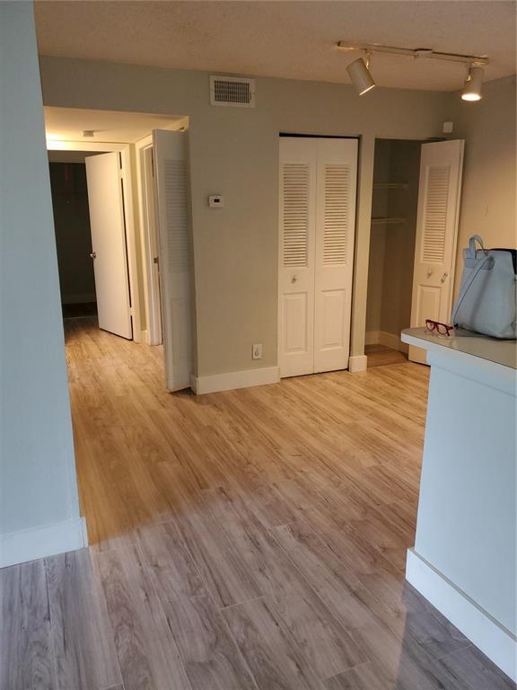 Foto del edificio - 10733 Cleary Blvd