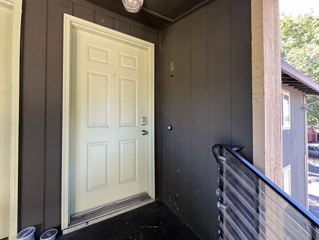 Building Photo - 8332 SW 21st Ave