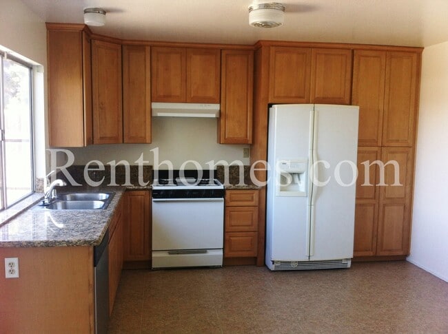 Building Photo - 10946 Decatur Rd