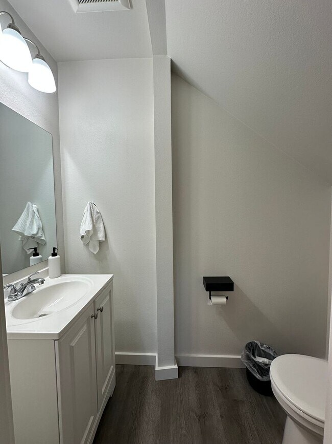 Foto del edificio - 527 Canterbury Ln