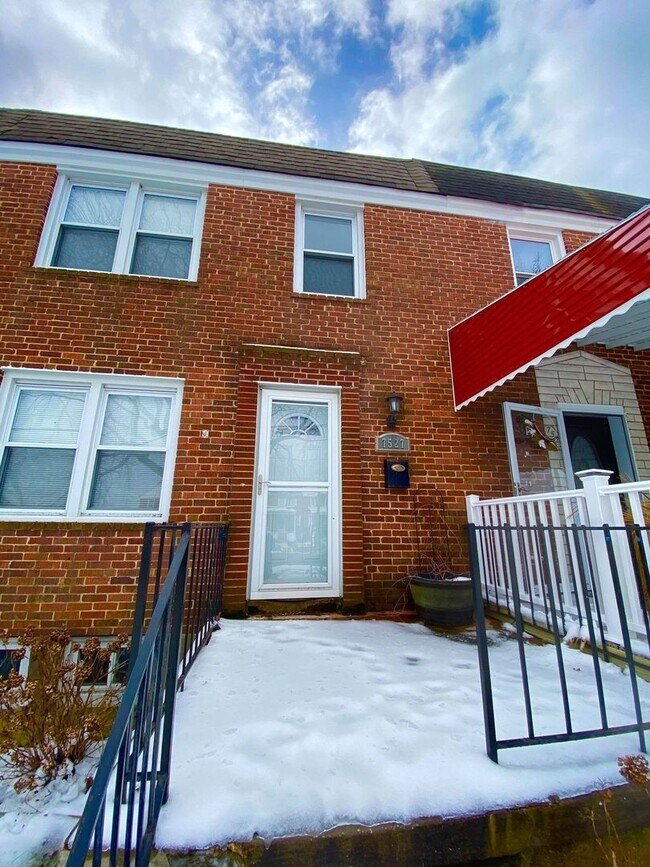 Building Photo - Gorgeous Updated 3-bedroom Dundalk Townhom...