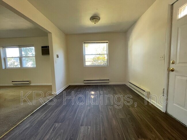 Building Photo - 1209 Hullview Ave