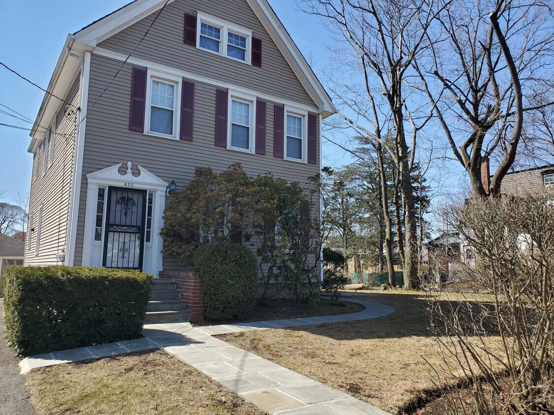 450 N Barry Ave Unit 1st Floor, Mamaroneck, NY 10543 Apartment for