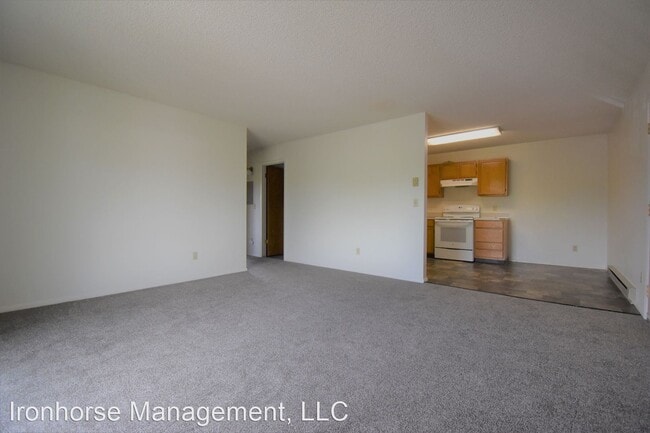 Building Photo - 811 W Villard St