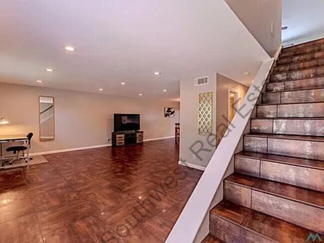 Building Photo - 2 Bed 3 Bath Townhouse on the golf course!