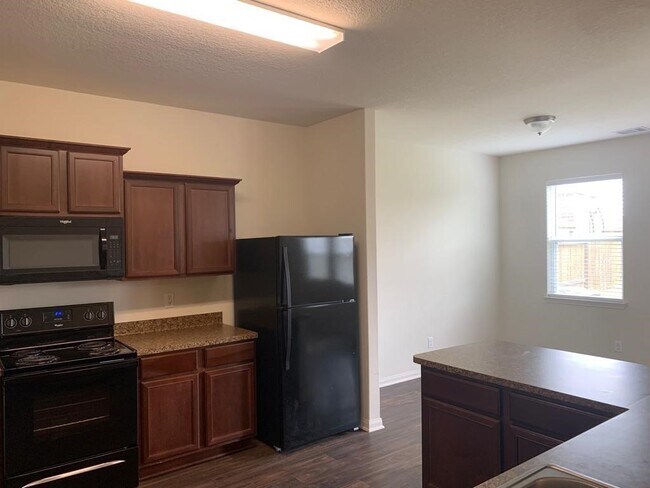 Foto del edificio - 2906 Seacrest Ln