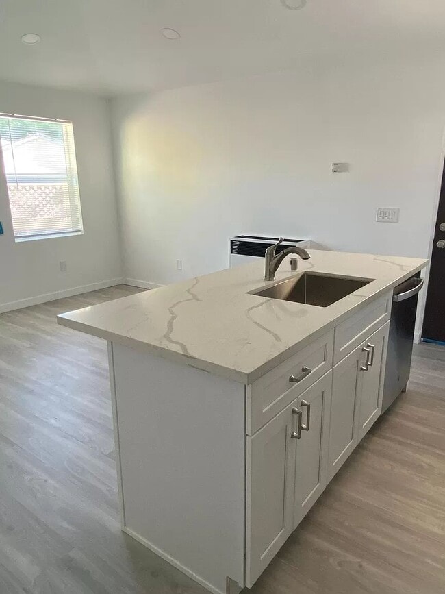 Building Photo - Unit B