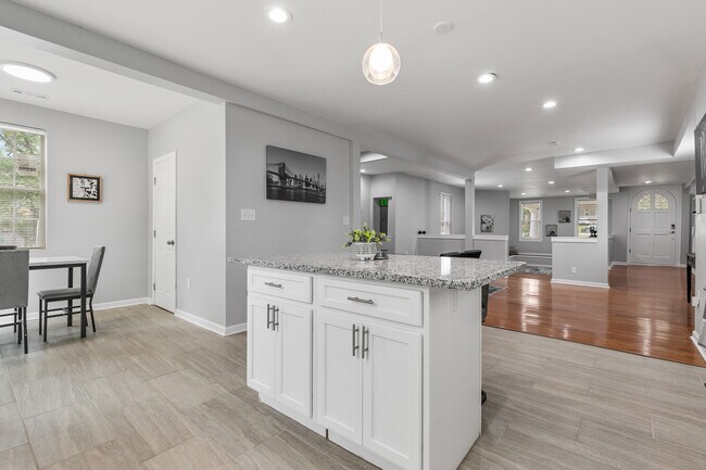 Foto del edificio - 711 Woodbourne Ave