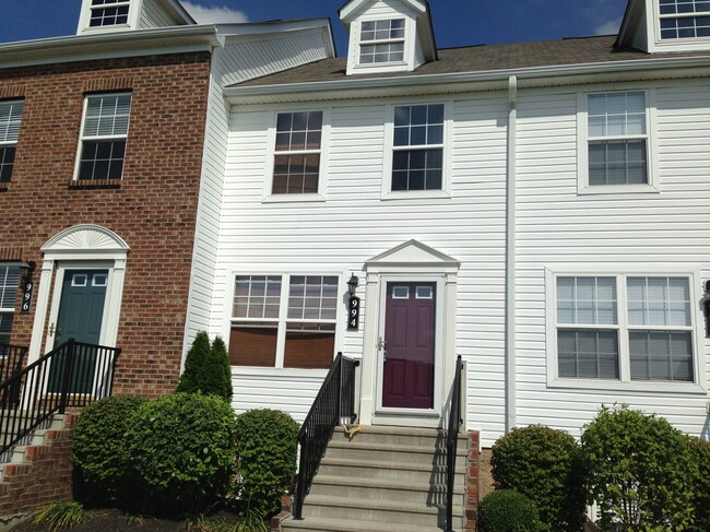 Building Photo - 994 Hartford Village Blvd