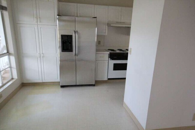 Building Photo - WAIKELE LIVING! 2 Bed, 2 Bath, 2 Parking T...