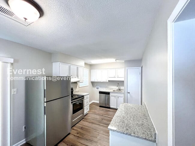 Foto del edificio - 1582 Custer Dr
