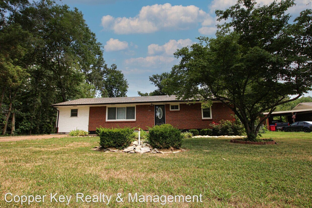 Primary Photo - 3 br, 2 bath House - 219 Hallbrook Drive
