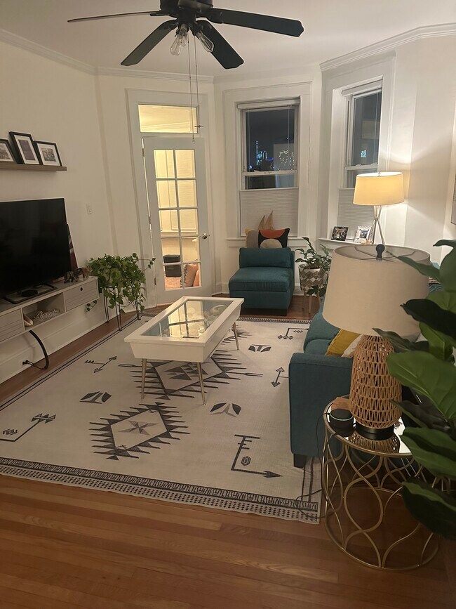 Foto del edificio - 621 Gregory Ave