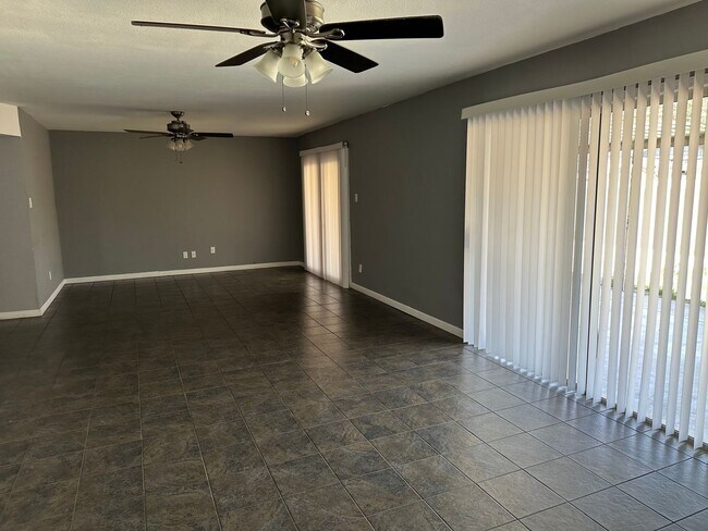 Foto del edificio - Coming Soon! 4 Bedroom 3.5 Bathroom in Tempe