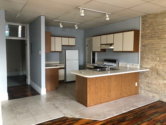 Building Photo - 129 4th St