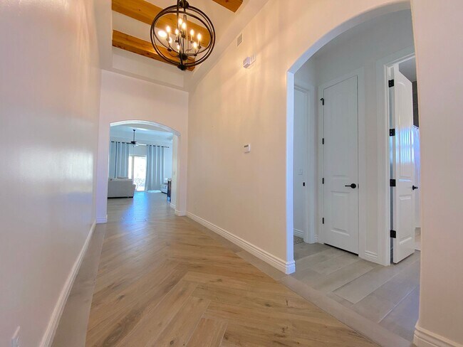Foto del edificio - West El Paso Cimarron Neighborhood Stunning 4 bed/2.5bath
