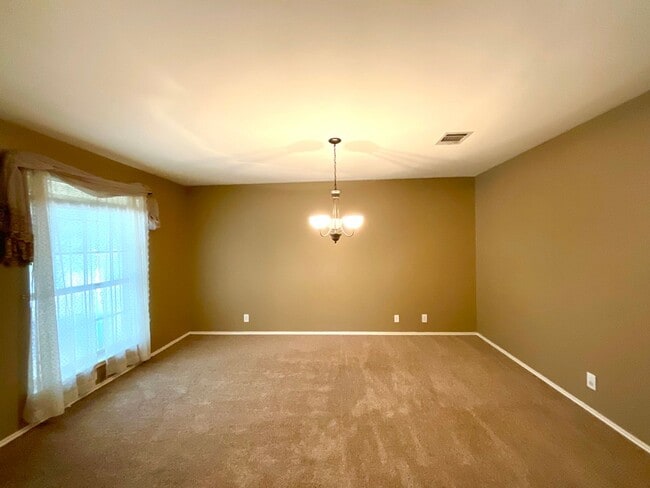 Building Photo - **APPLICATION RECEIVED**  **MOVE IN SPECIAL** Two Story 4 Bedroom / 2.5 Bath Home w/ Community Pa...