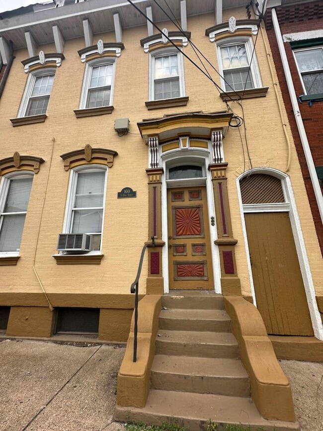 Building Photo - 100 S 13th St
