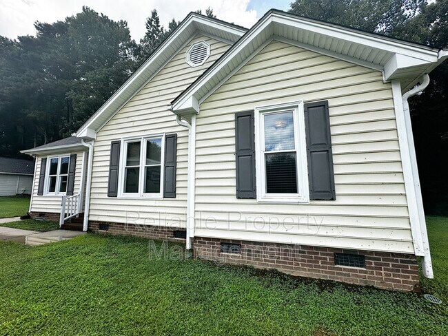 Foto del edificio - 5110 Raleigh Rd