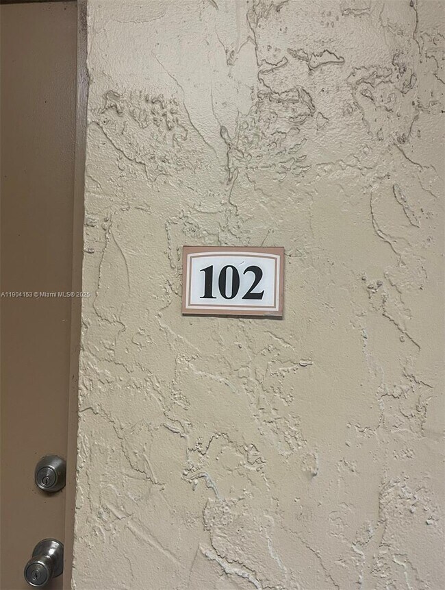 Foto del edificio - 4800 NW 79th Ave