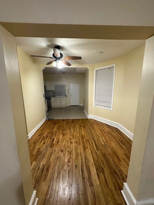 Building Photo - 3 Bedroom 1.5 Bathroom Home