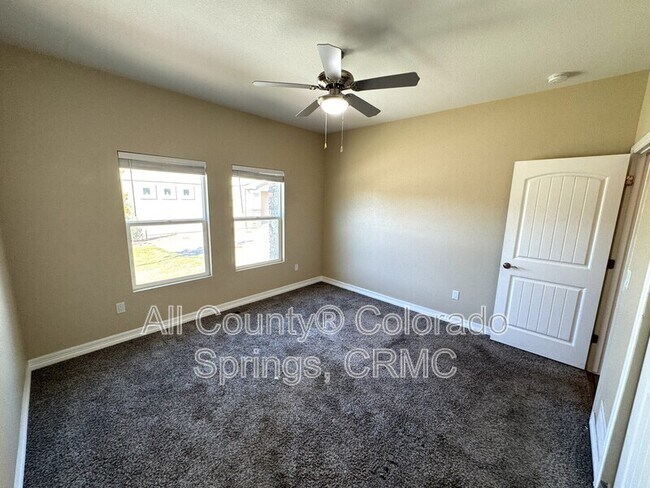 Foto del edificio - 770 Thimbleberry Point