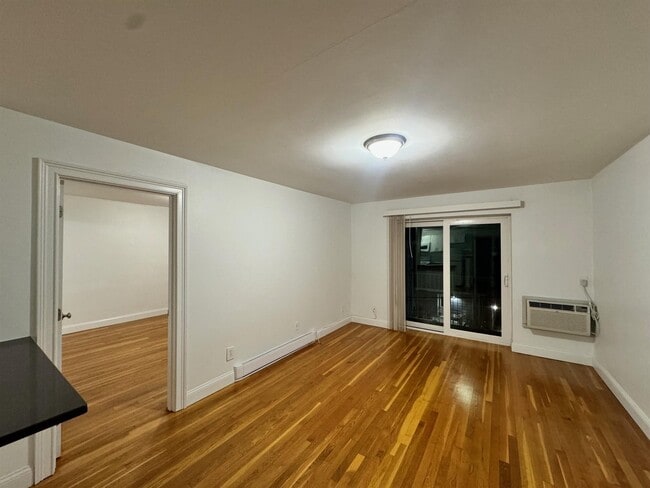 Building Photo - 131 Summer St