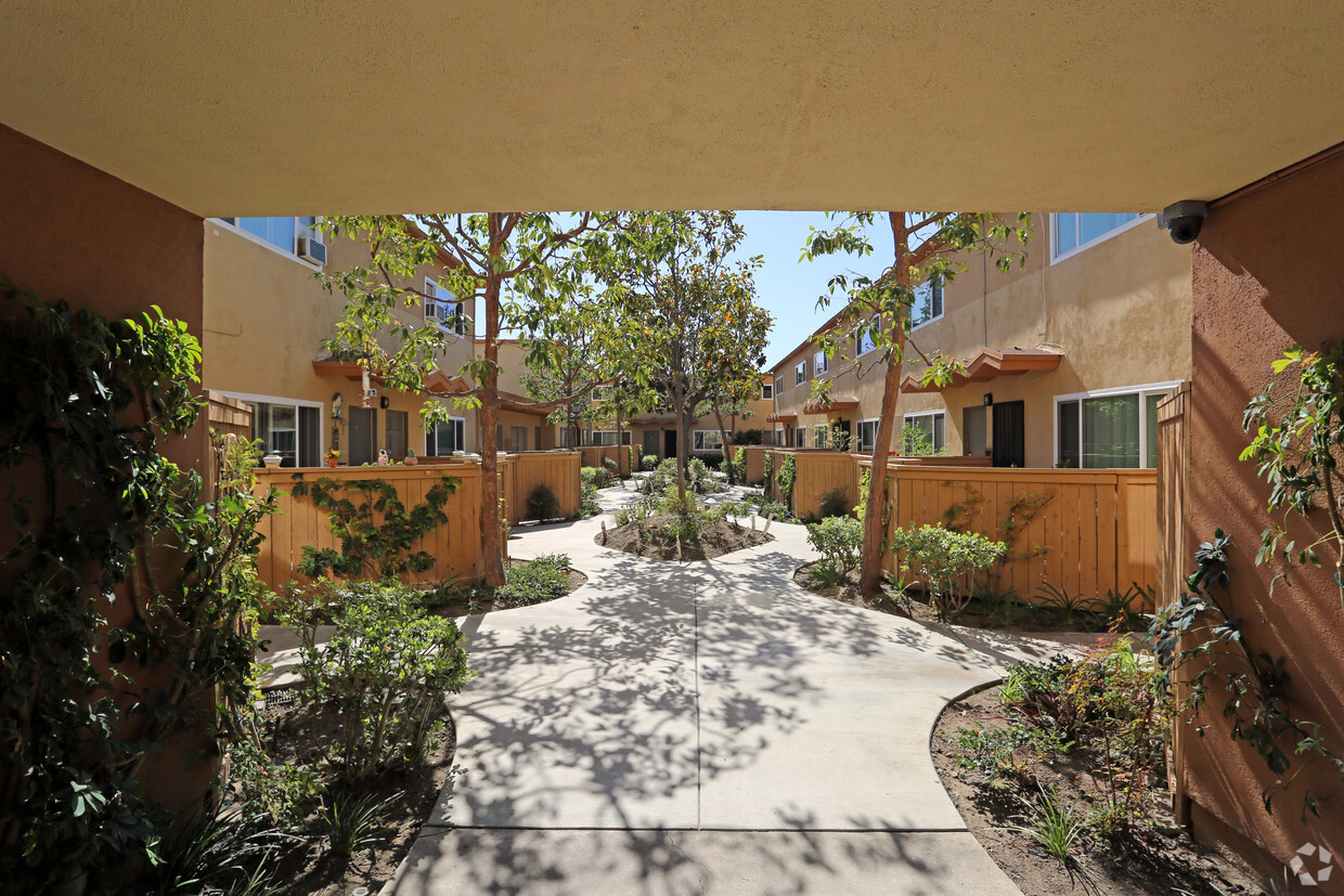 Foto principal - Diamond Crest Apartments