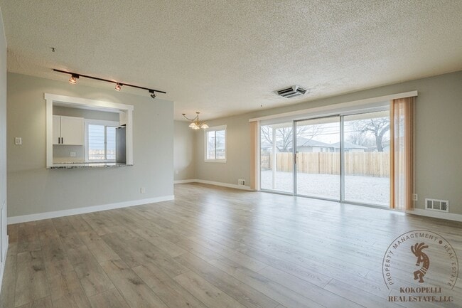 Foto del edificio - 566 N 24th St