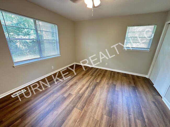 Foto del edificio - Duplex for rent in Pinson