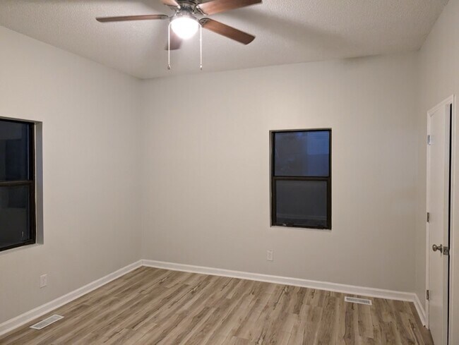 Foto del edificio - 820 Chandler Ave