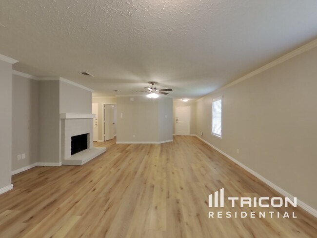 Foto del edificio - 8009 Mosstree Dr