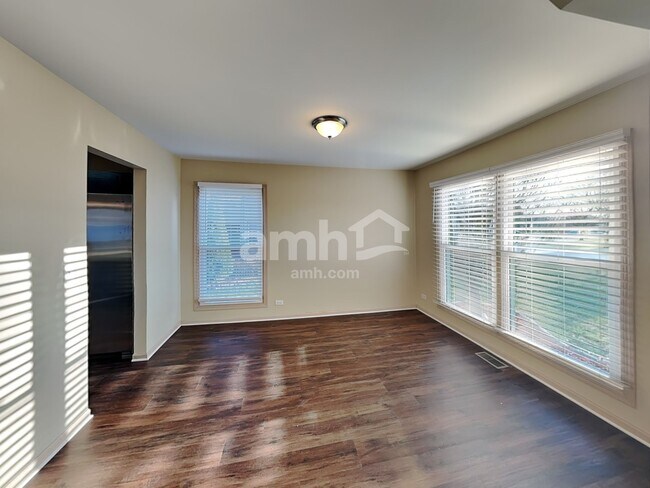 Foto del edificio - 4826 Clover Ct