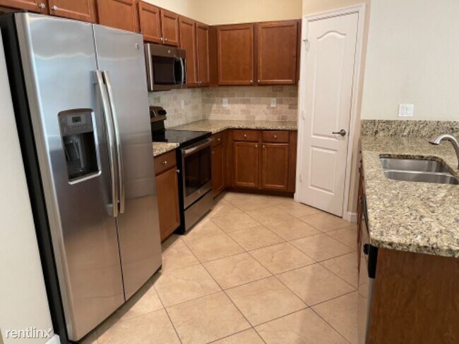 Building Photo - 3 br, 2.5 bath Townhome - 9618 SW Purple M...